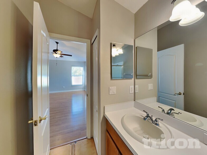 Building Photo - 30843 Birdhouse Dr