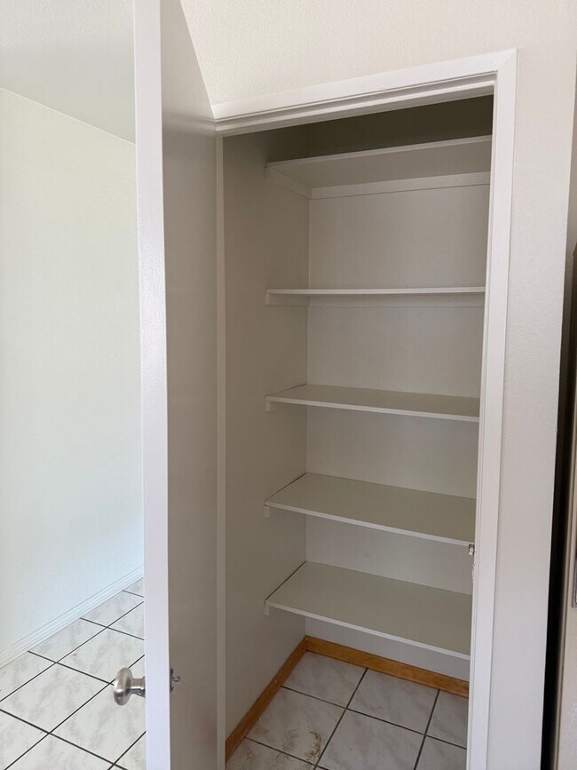 Building Photo - 3724 Valle Vista Dr