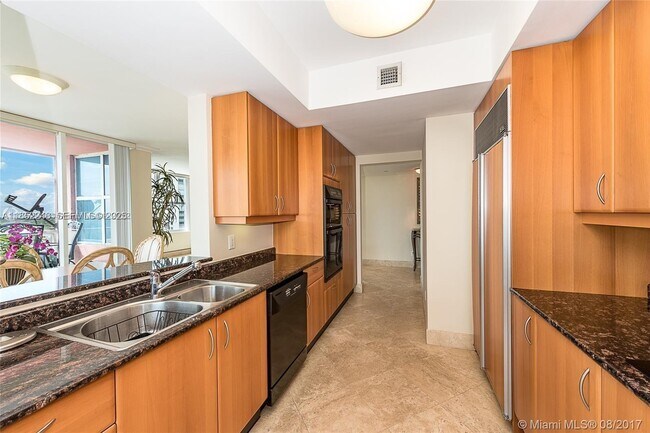 Building Photo - 2100 N Ocean Blvd