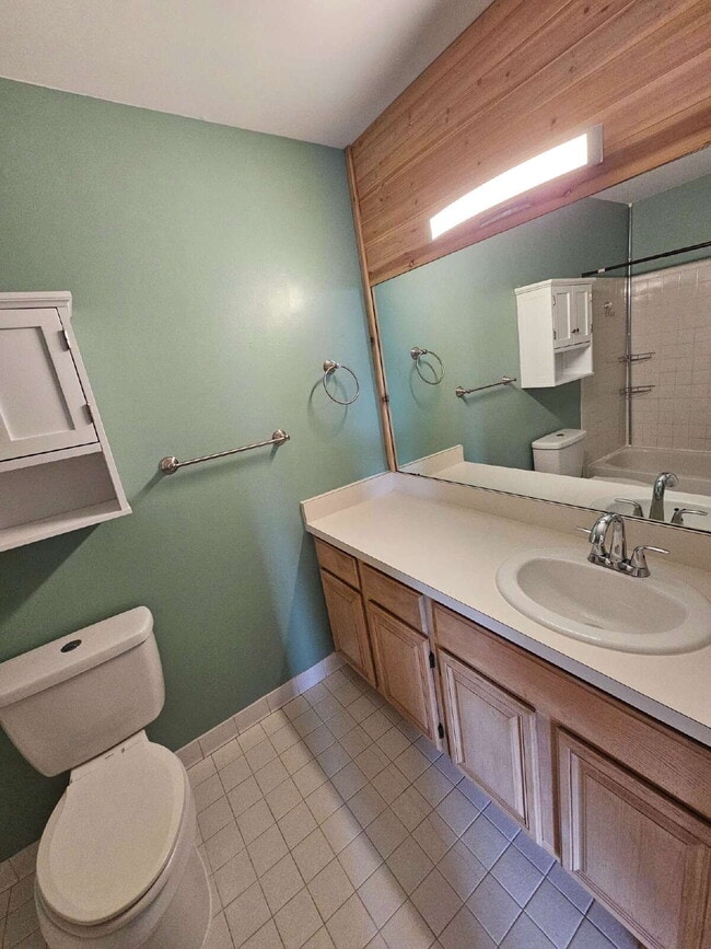 Building Photo - 2 Bedroom Condo with Vaulted Ceiling, Open Kitchen, Attached Garage in Desirable Clinton Township...