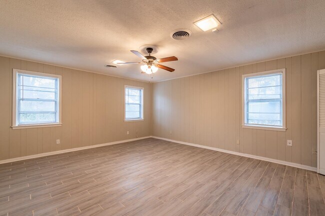 Building Photo - 5121 Ginger Cir