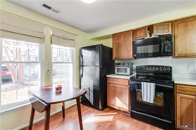 Building Photo - 7720 Pomeroy Ct