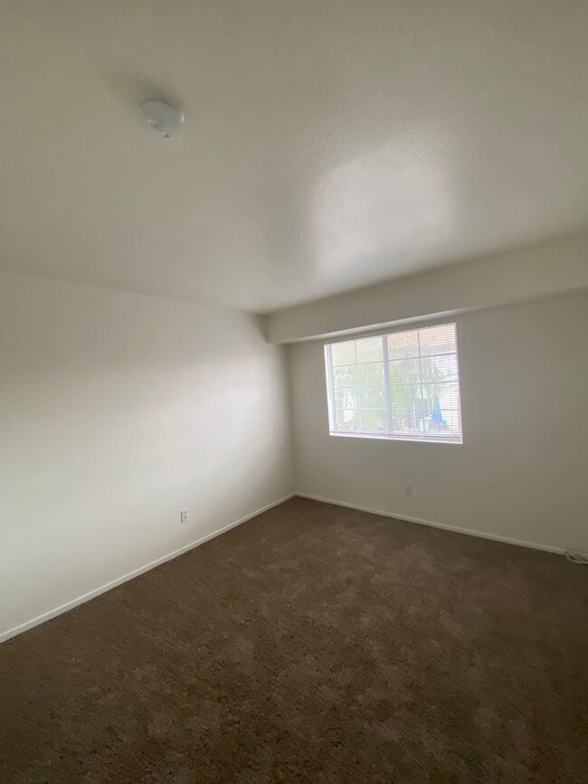Building Photo - Cozy 3 Bedroom Summerlin Townhome for Rent!
