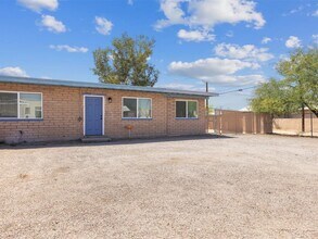 Building Photo - 2 Bedroom 2 Bathroom Home with Flex Space & Spacious Backyard!