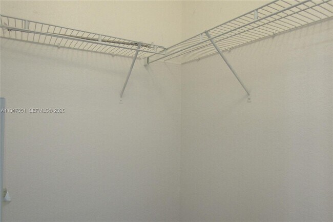 Building Photo - 1485 NE 33rd Rd