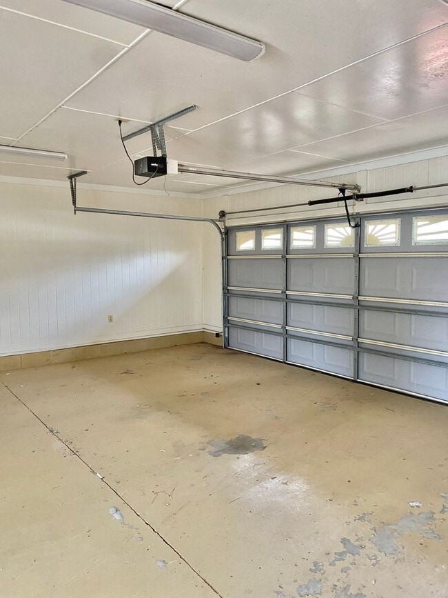 Building Photo - 1407 Camellia Dr