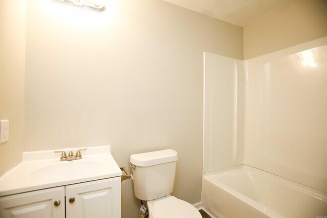 Building Photo - 514 Pollock St