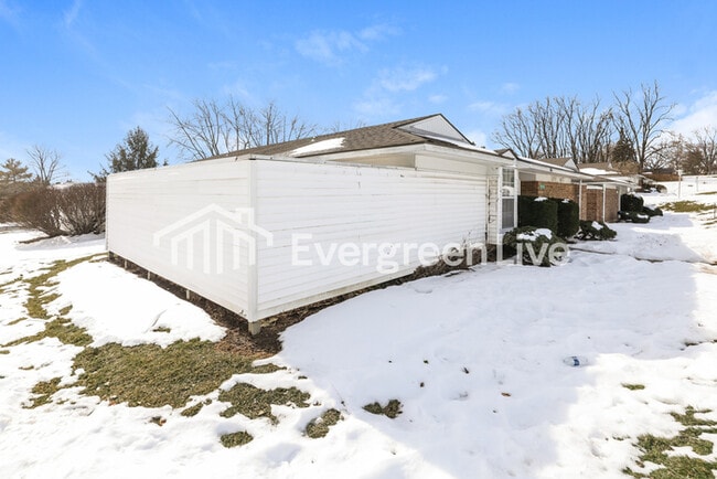 Building Photo - 5839 Troy Villa Blvd