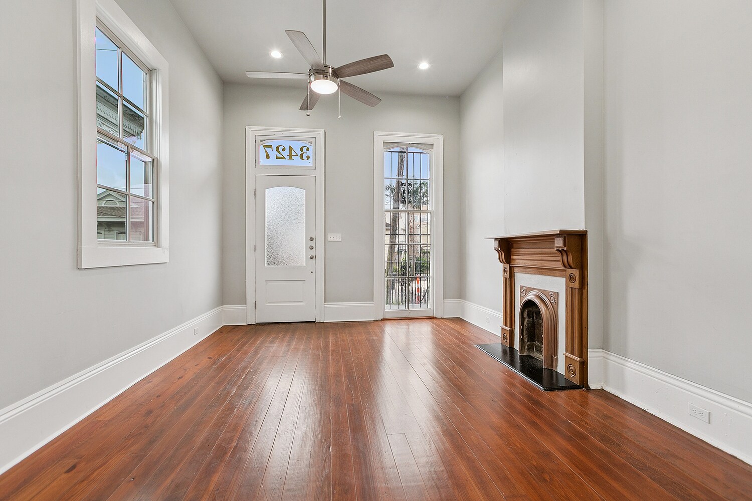 Living Room - 3427 Baronne St