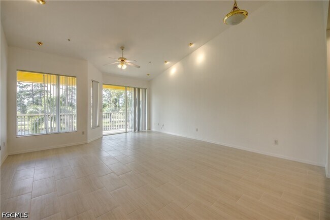 Building Photo - 15250 Riverbend Blvd