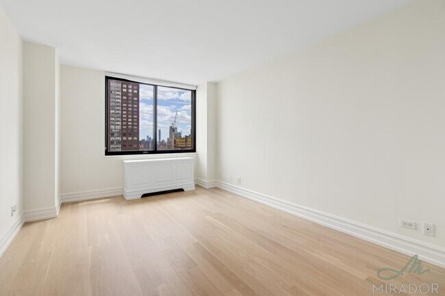 Building Photo - 3 bedroom in New York NY 10023