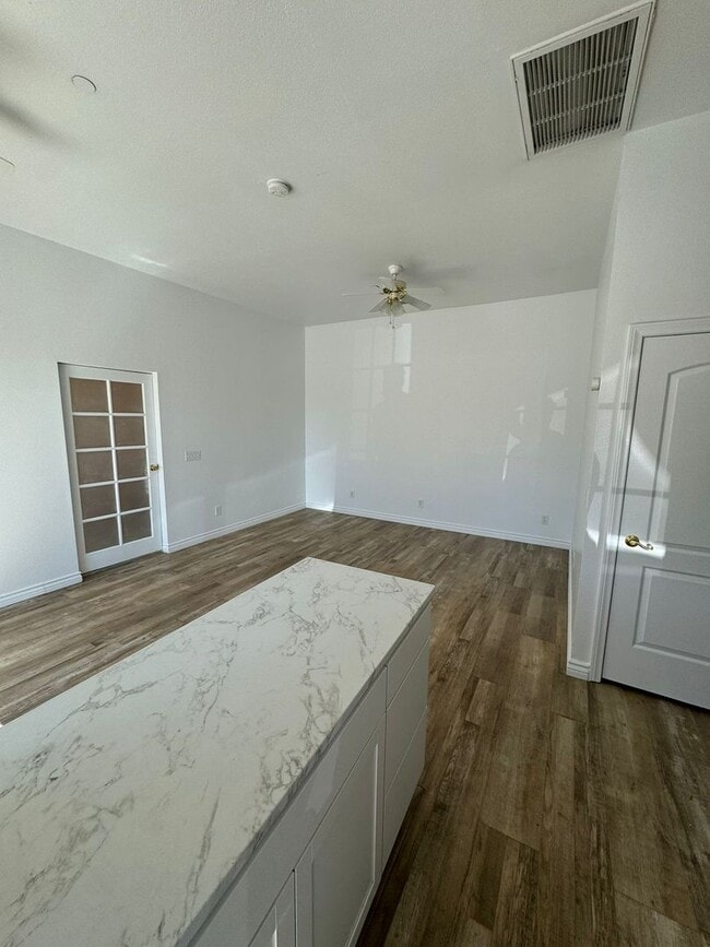 Building Photo - 3760 E Calle De Carlos