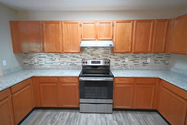 Building Photo - Wonderful Home in the Quiet Kingswood Heights Subdivision - Realtor Commission: $500