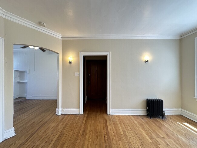 Building Photo - 4826.5 W Addison St