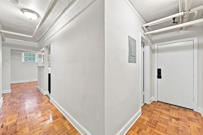 Building Photo - 1,795.95, 2-bedroom, 1-bathroom Updated in Great Denver Location!