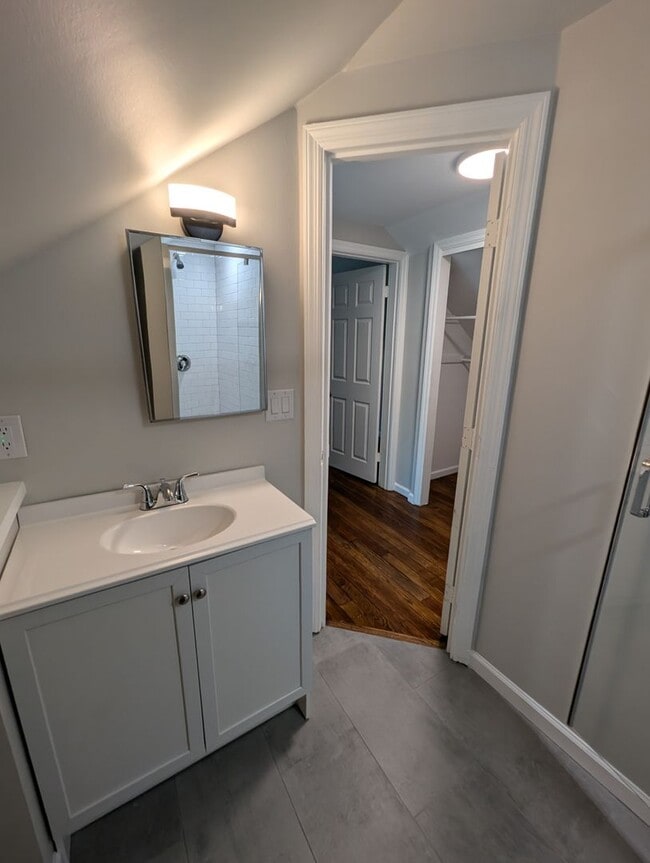 Building Photo - Spacious! 4-Bed and 2-Full Bath Unit with Bonus Room, Garage, Large Backyard