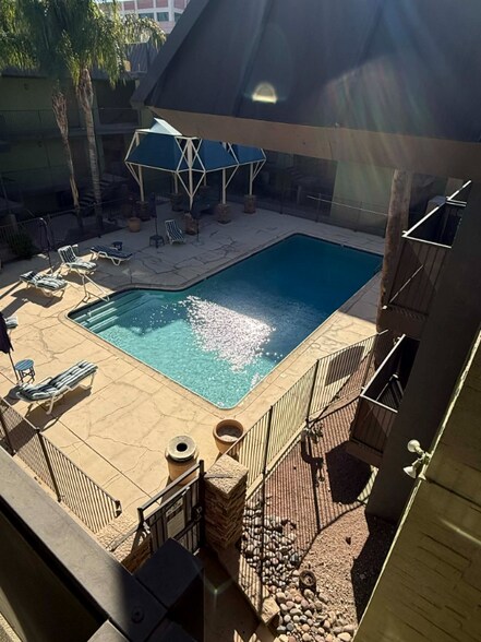 Building Photo - 931 N Euclid Ave