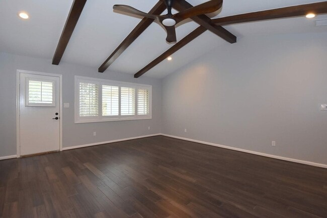 Building Photo - 10802 Meadow Lake Ln