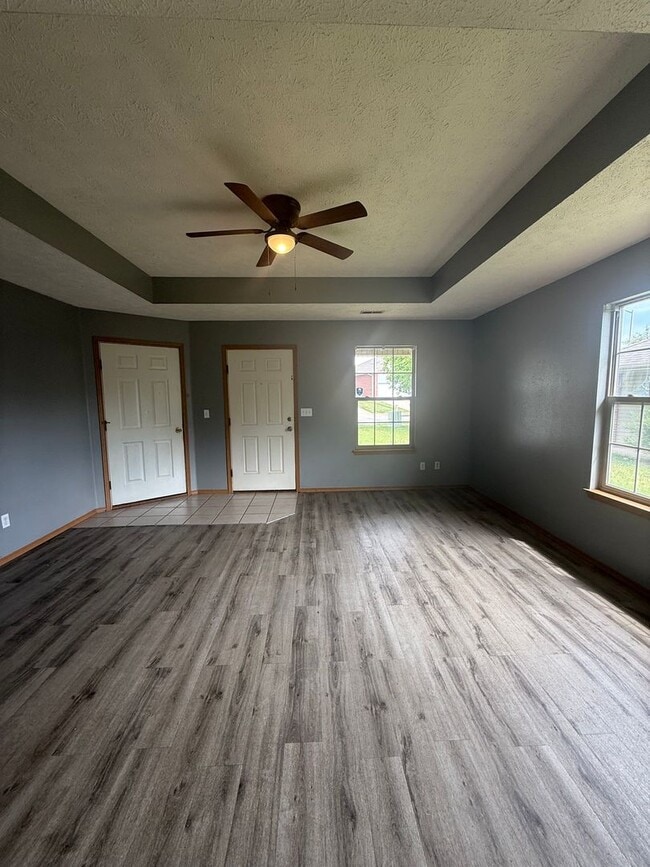 Building Photo - Charming 2 bedroom 2 bath duplex AVAILABLE NOW!
