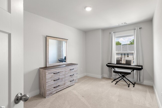 Building Photo - 127 Shallons Dr