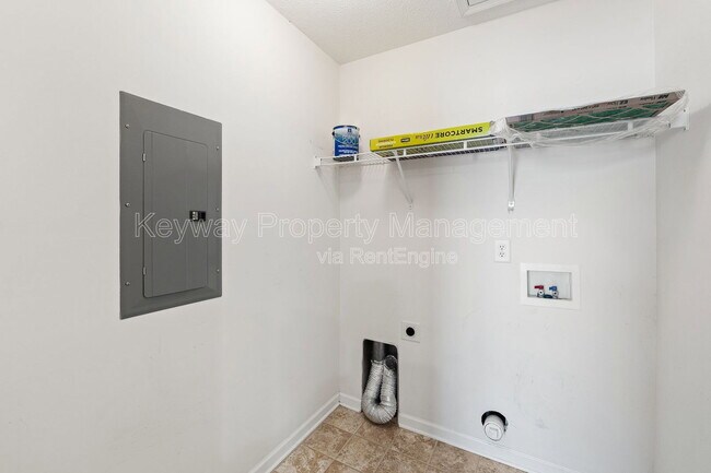 Building Photo - 208 Satomi Way