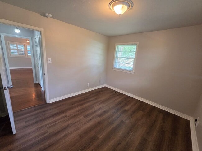 Building Photo - 3135 Rosedale Blvd