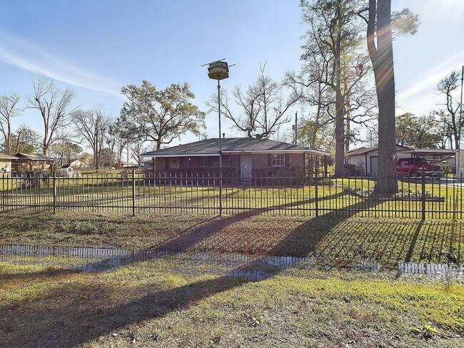 Building Photo - 2814 Balmorhea Ave