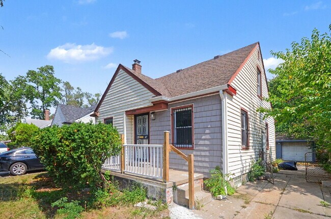 Building Photo - 20084 Greenview Ave