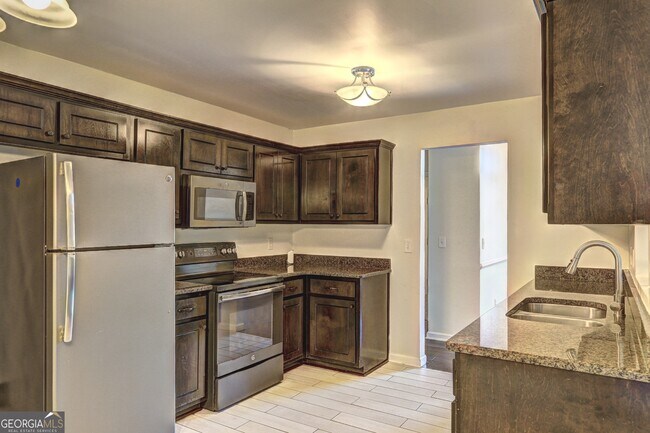 Building Photo - 1553 Ravens Run