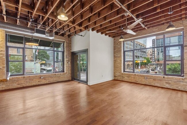 Building Photo - 411 Brazos St