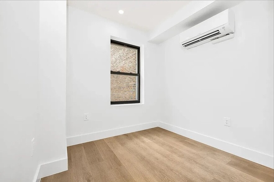 Building Photo - 20 E 13th St