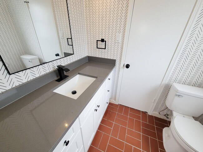Building Photo - 3930 Cypress Hill Dr