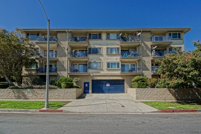 Primary Photo - Bright & Airy, 2nd Floor, Corner Unit Cond...