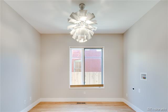 Building Photo - 2536 Glenarm Pl