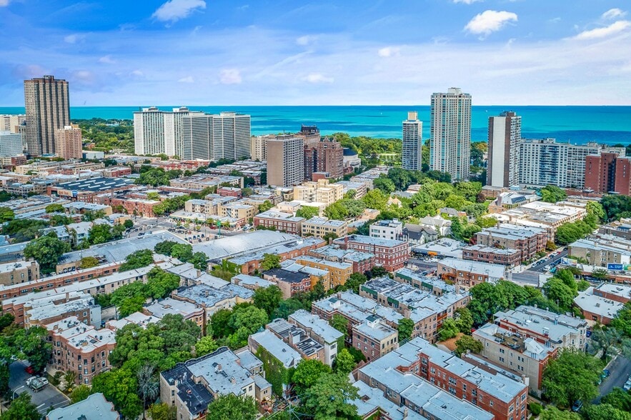 Building Photo - 3628 N Wilton Ave