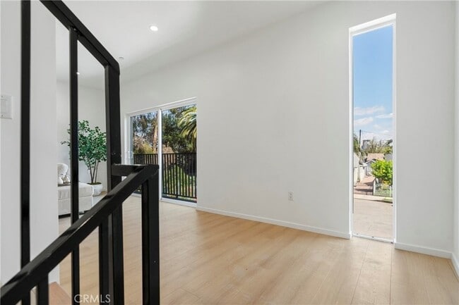Building Photo - 2517 Alsace Ave