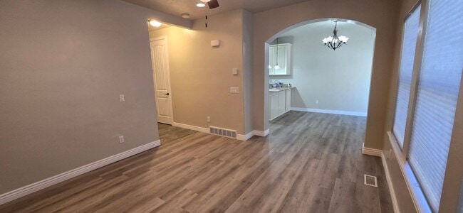 Building Photo - Pet Friendly Beautiful 3 Bed 3.5 Bath in R...