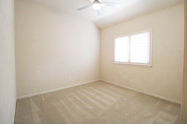 Building Photo - ************Move In Special- 2 WEEKS FREE!!!!************