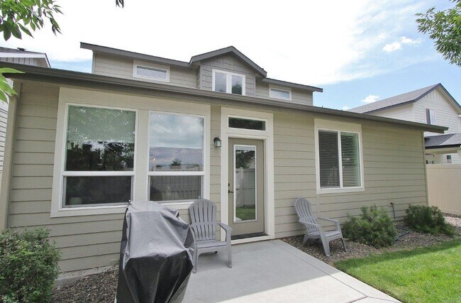 Building Photo - Lovely 4 bed 2 1/2 bath Home in Meridian, Available first week of July
