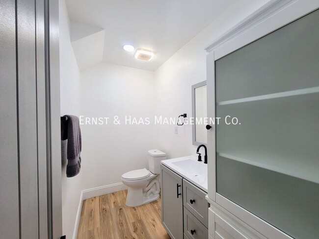 Building Photo - Beautifully Remodeled 2 Story Townhome wit...