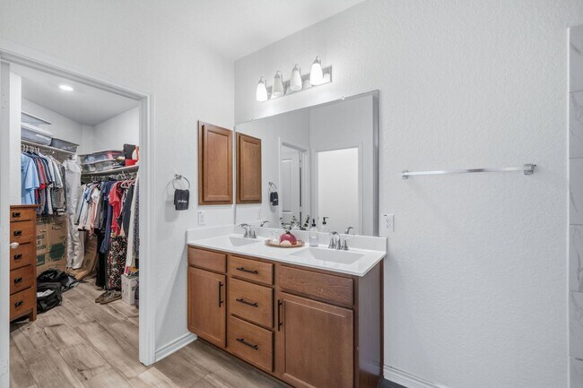 Building Photo - 4015 Casita Mia St