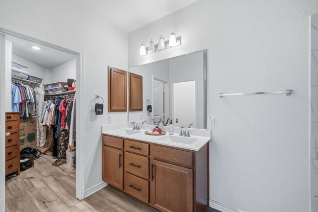 Building Photo - *COMING SOON* Kitchen Lovers Dream – Tons of Cabinet Space & Included Appliances!