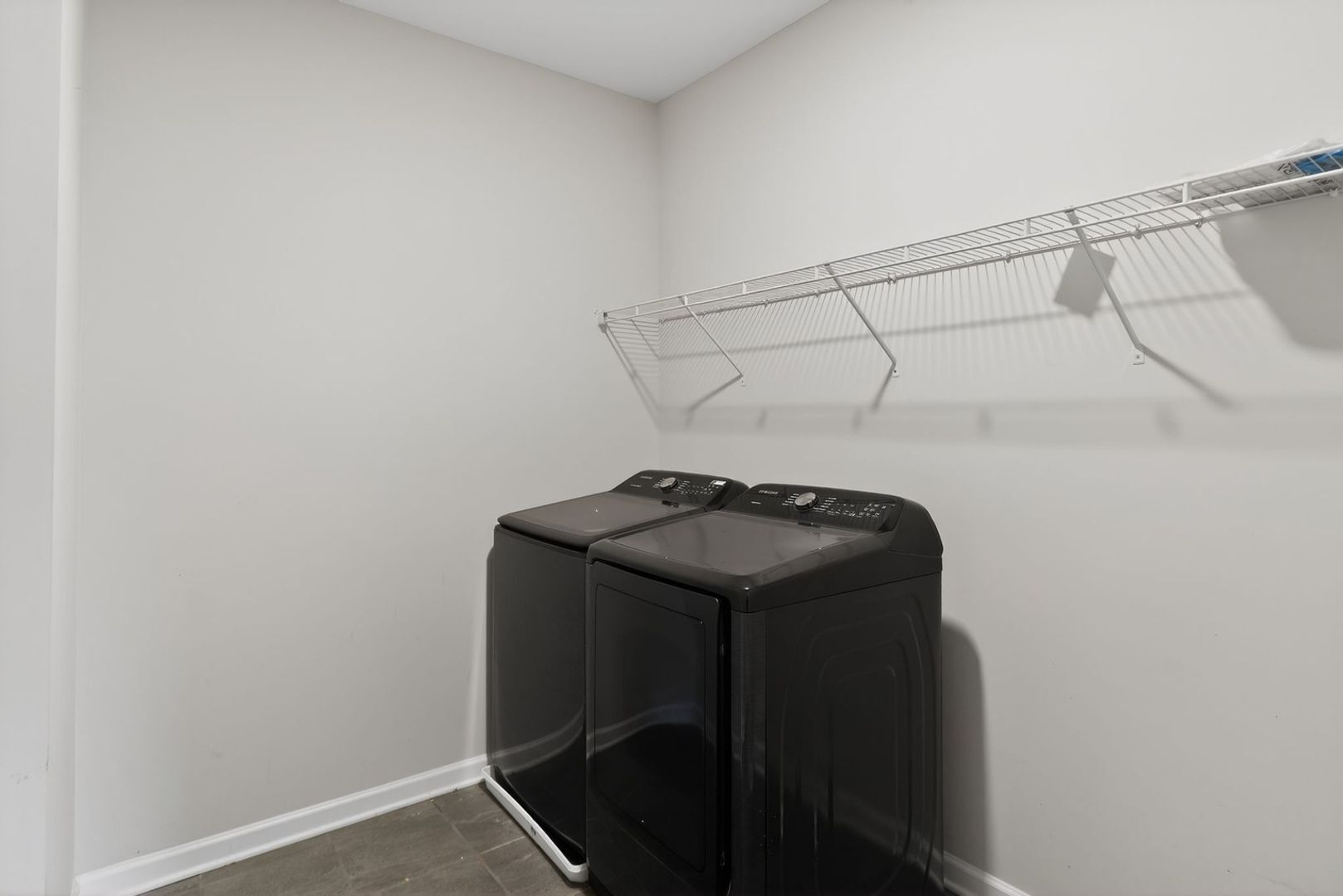 Building Photo - 3745 Crestland Ln