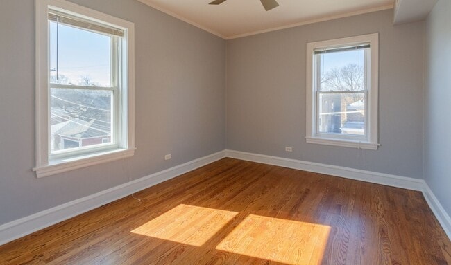 Building Photo - 5726 N Mozart St