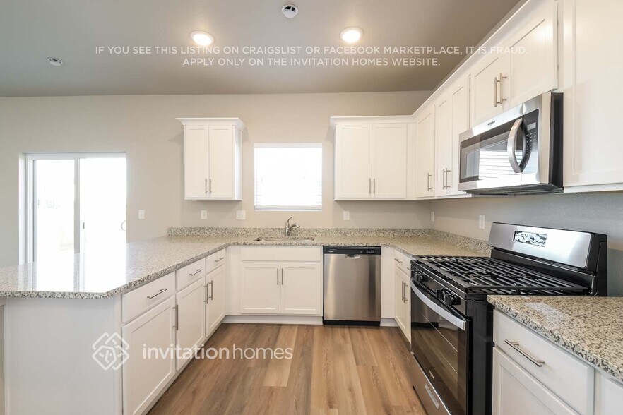 Building Photo - 2141 Christina St