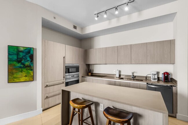 Building Photo - 4111 S Ocean Dr