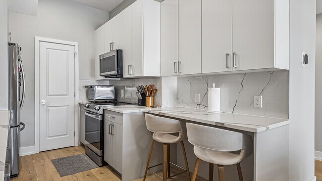 Building Photo - Luxury Fishtown Apartment With Parking!