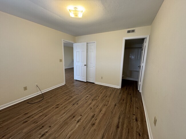 Building Photo - 1101 2nd Ave N