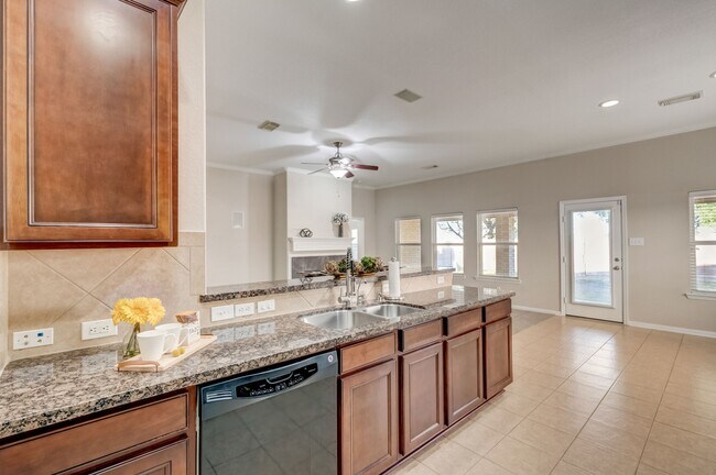 Building Photo - 7219 Palmito Ranch Dr