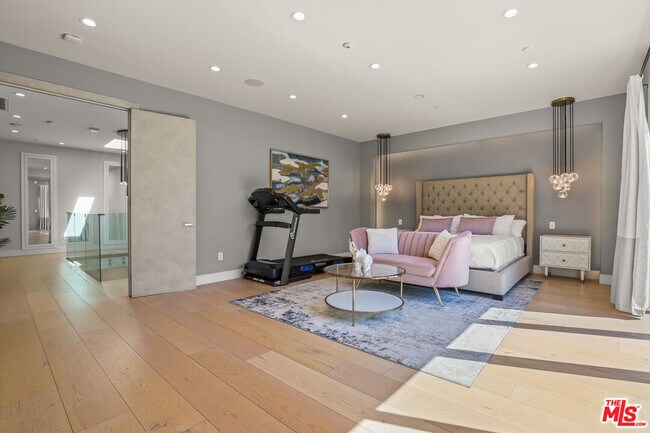 Building Photo - 13812 Cumpston St